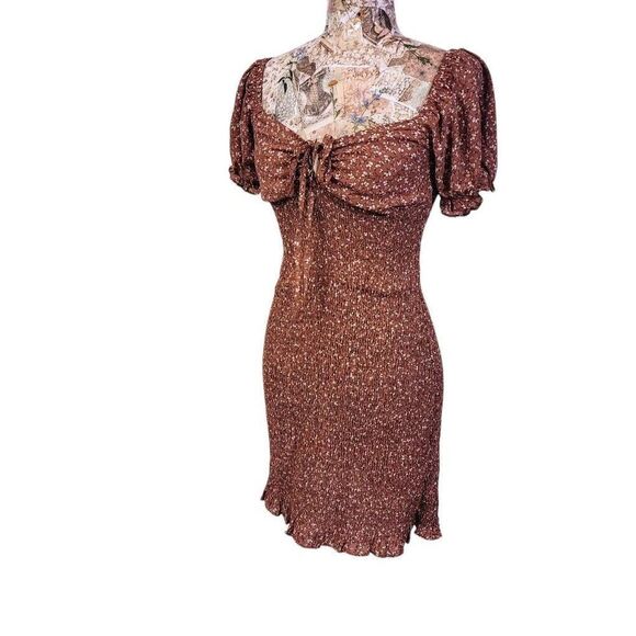 Blāshe Neutral Ditsy Floral Cottagecore Country Feminine Short Stretch Dress - Picture 5 of 10